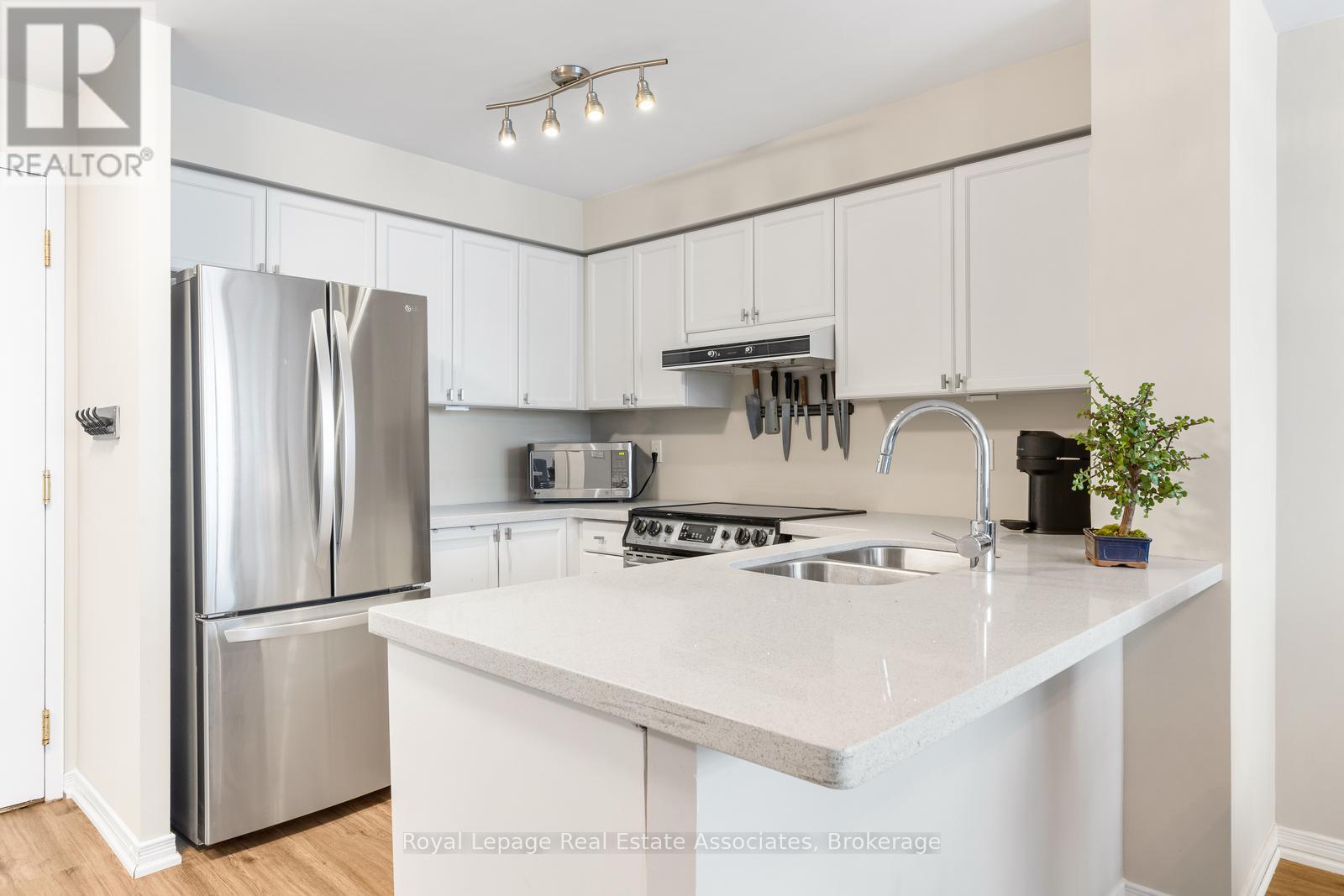 PH7 - 2565 ERIN CENTRE BOULEVARD