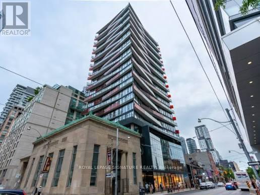 712 - 215 QUEEN STREET W