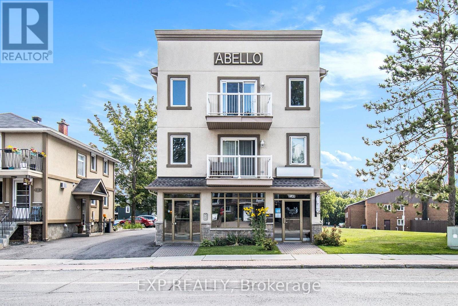 201 - 2149 LAURIER STREET