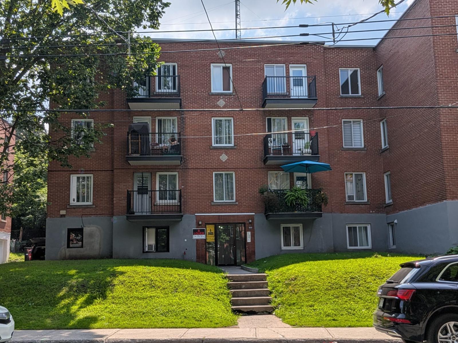 3010 Av. Barclay