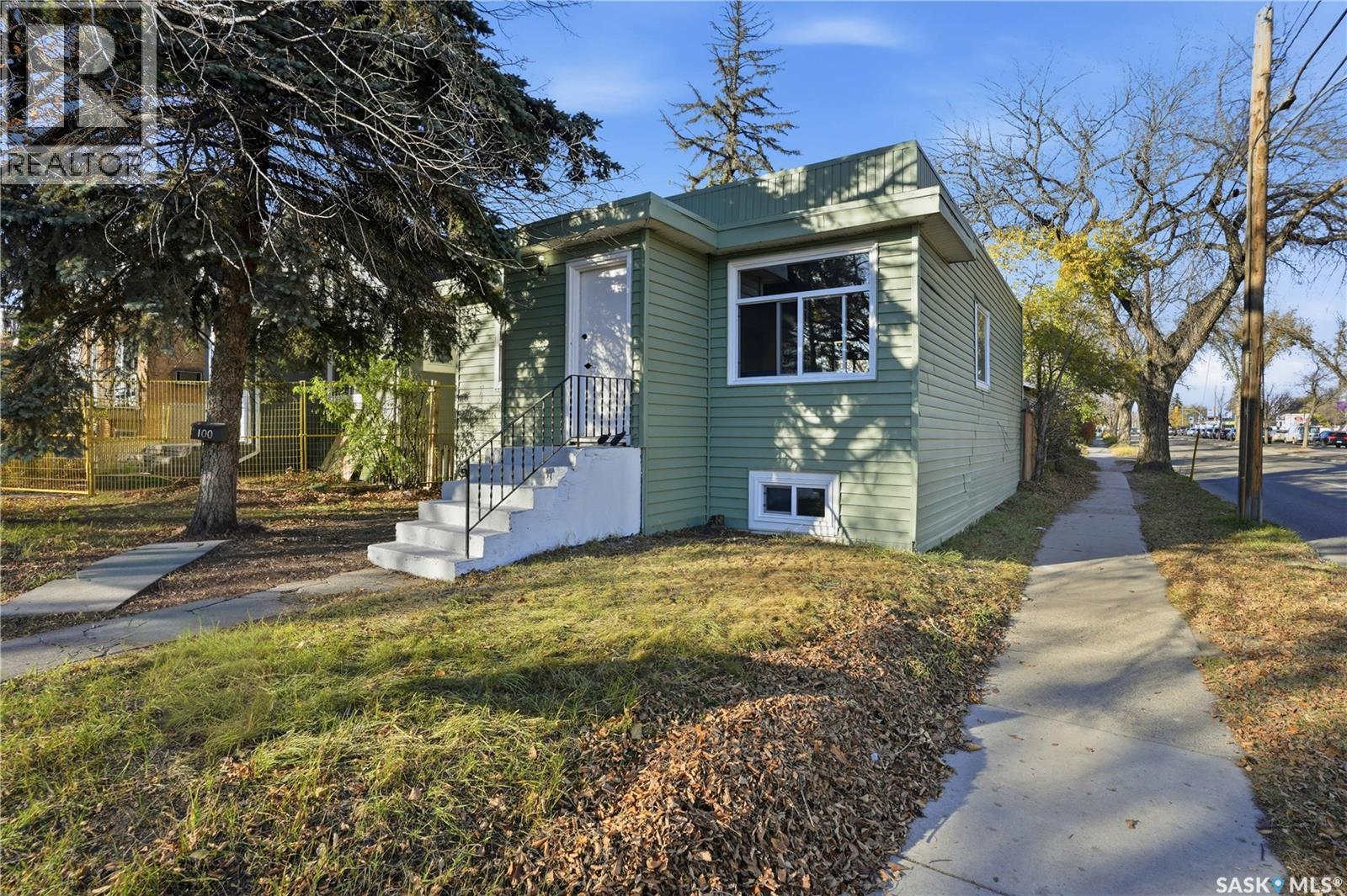 100 32nd STREET W