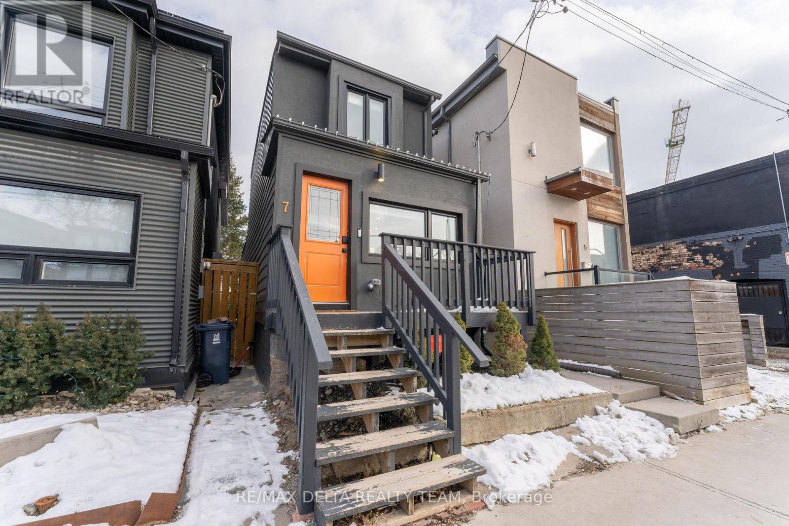 BASEMENT APARTMENT - 7 CRAVEN ROAD