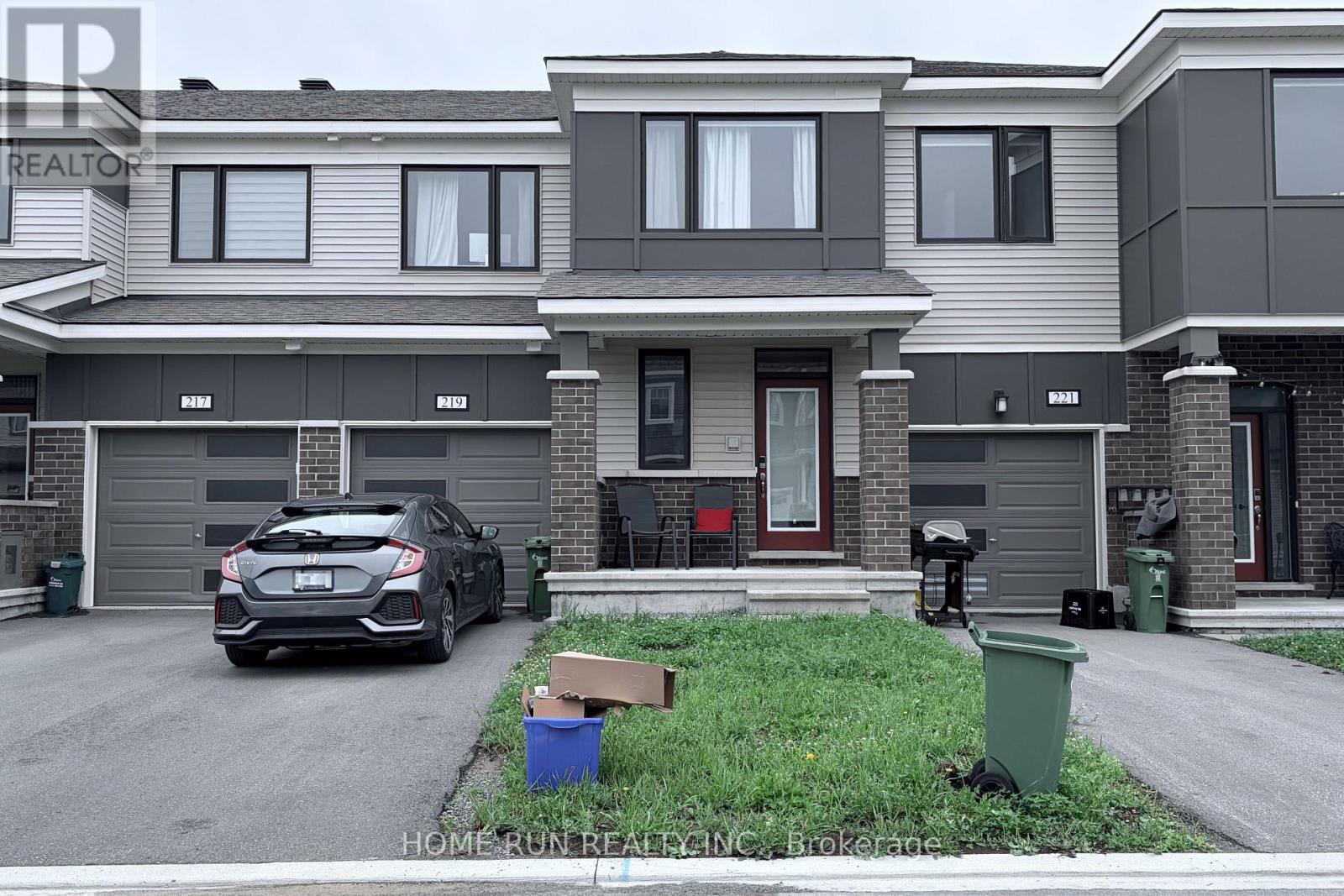 219 BILLRIAN CRESCENT