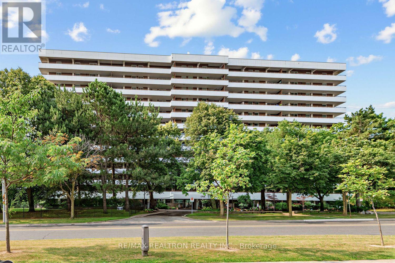 211 - 1 ROYAL ORCHARD BOULEVARD
