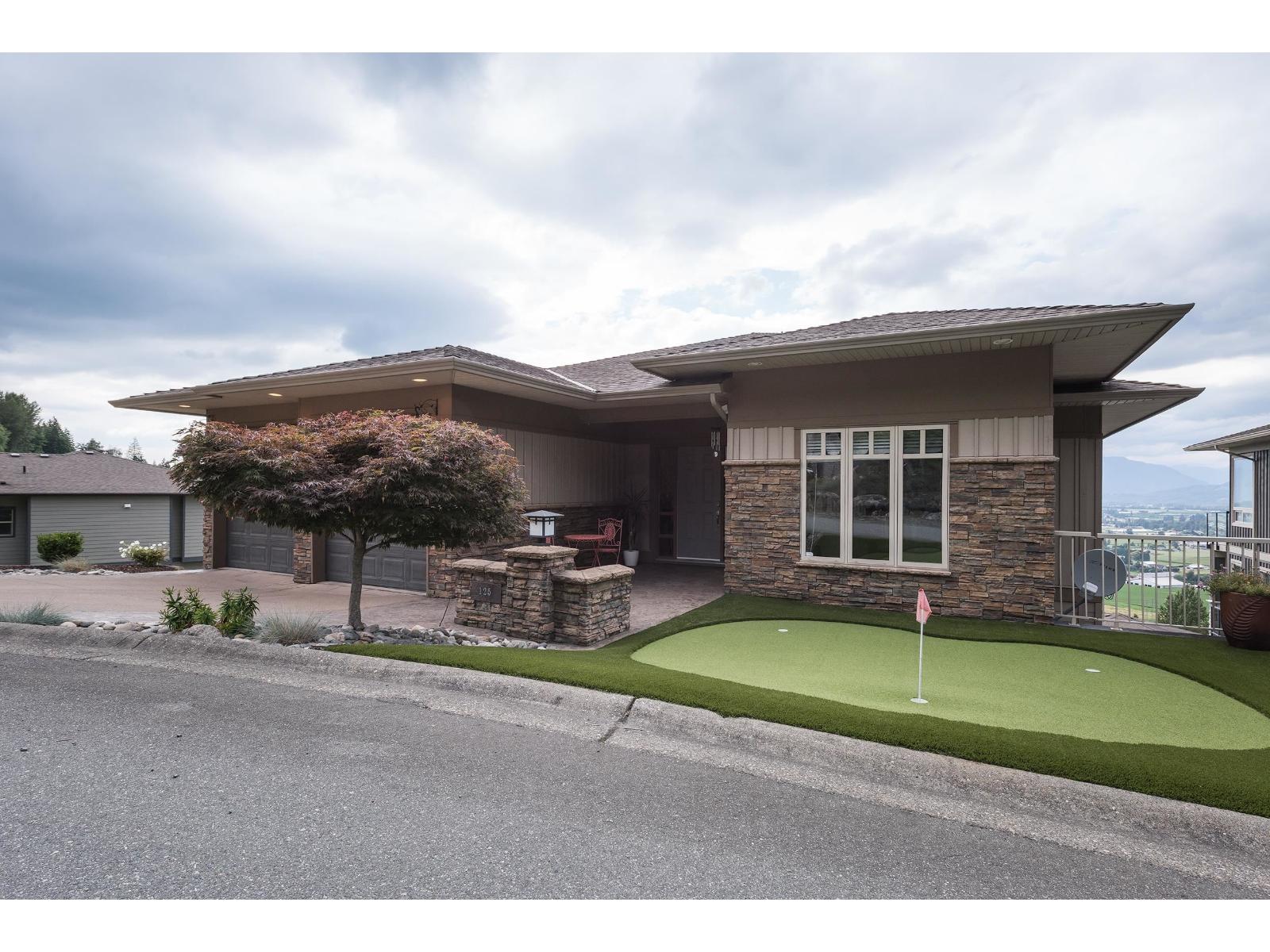For sale: 125 51075 FALLS COURT, Eastern Hillsides, Chilliwack