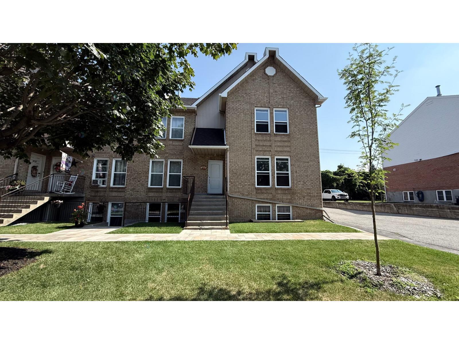 4727 Av. du Château-Pierrefonds