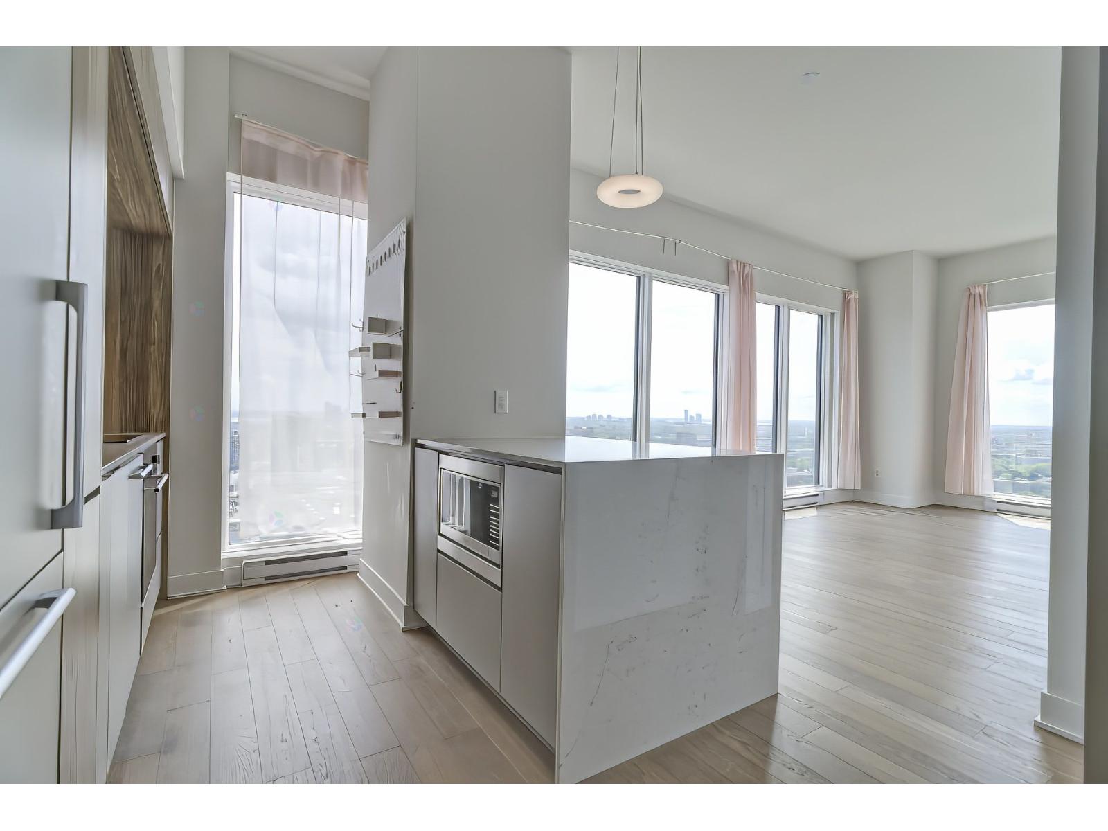 1288 Rue St-Antoine O.