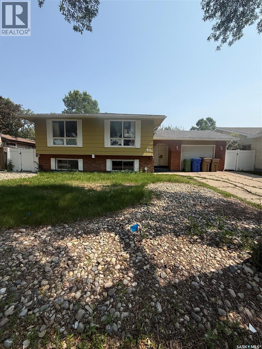 90 Marquis CRESCENT