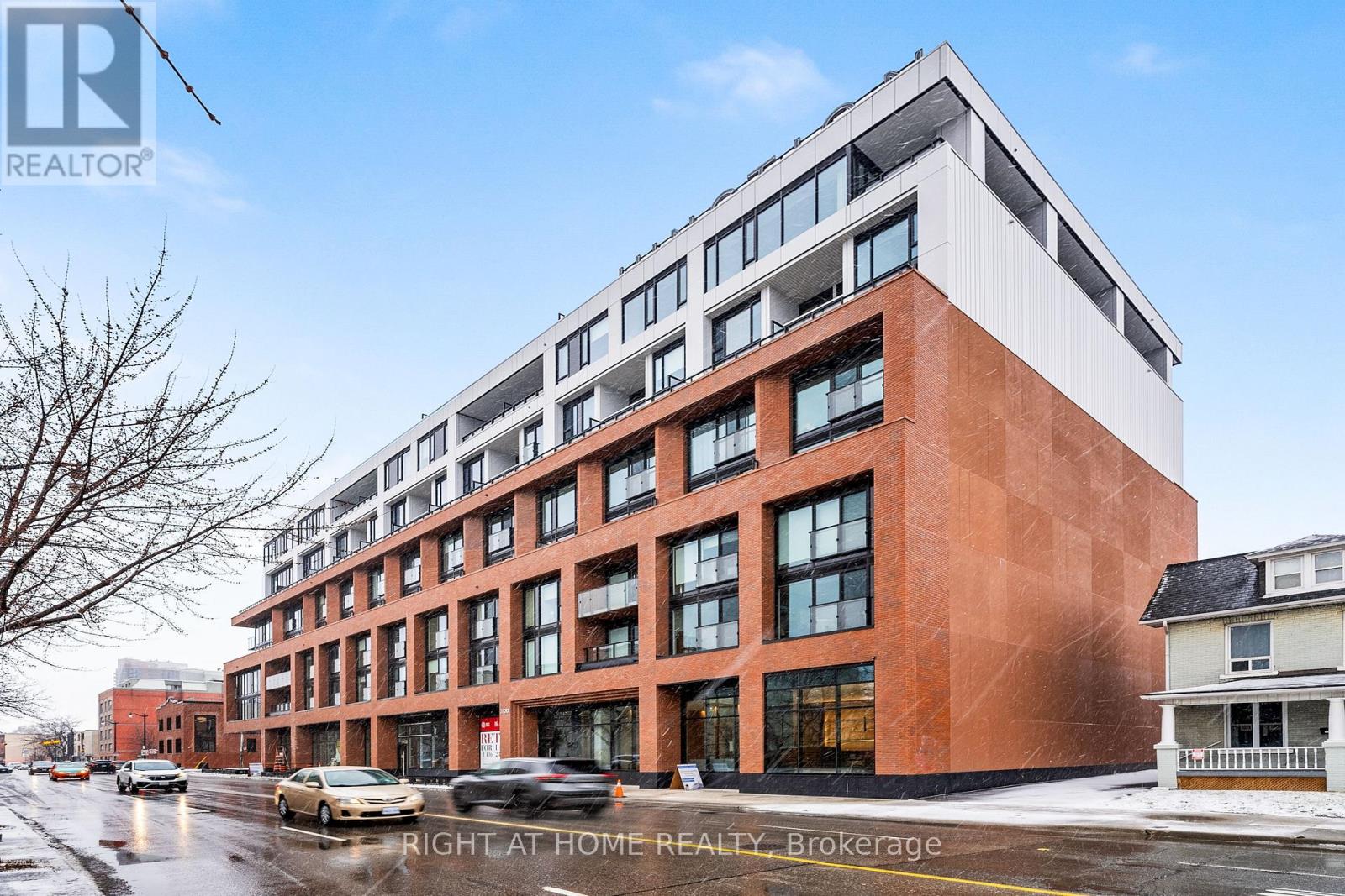520 - 2720 DUNDAS STREET