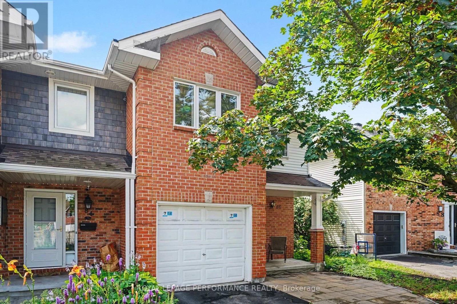 86 ROYAL OAK COURT