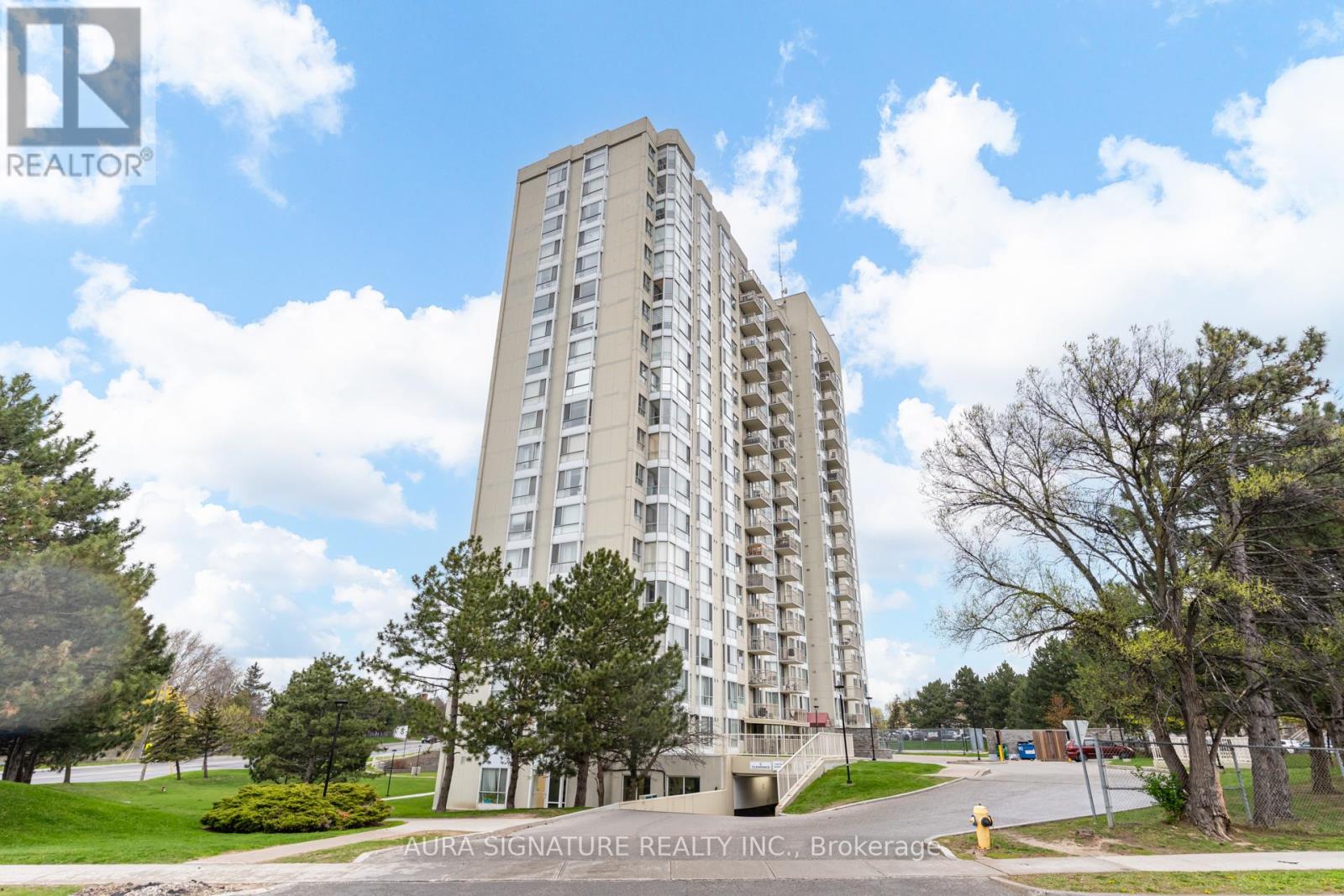401 - 3077 WESTON ROAD