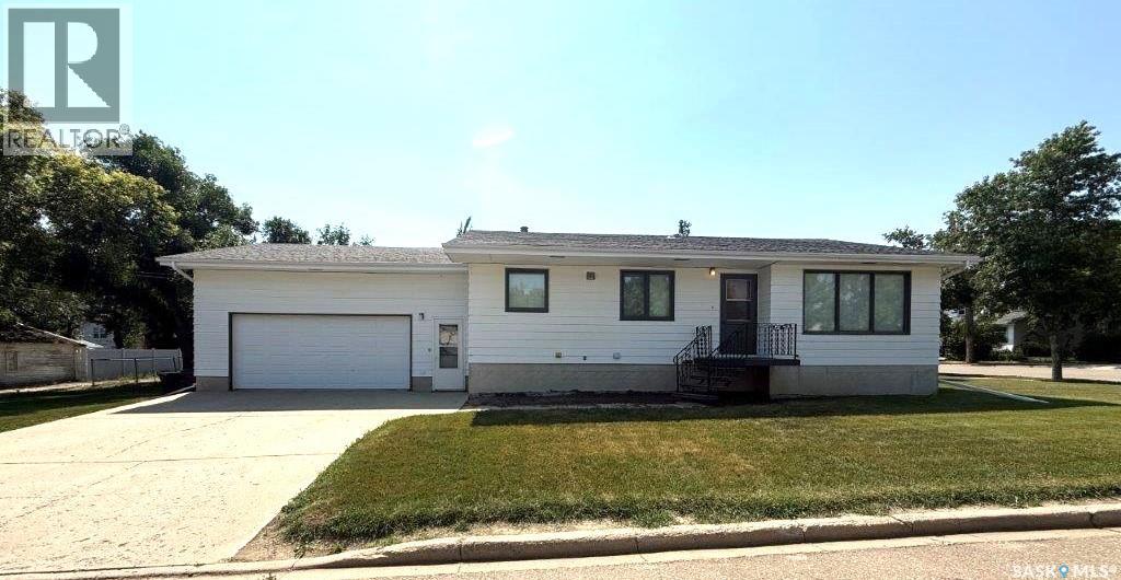 119 4th AVENUE E
