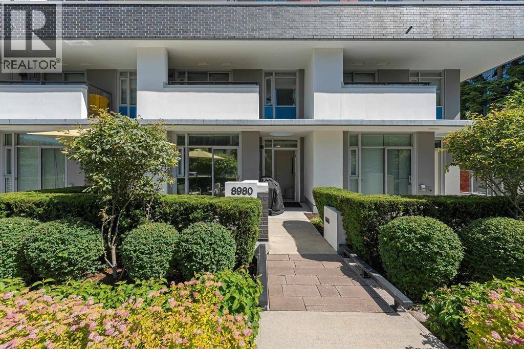 Towmhouse 8980 UNIVERSITY CRESCENT