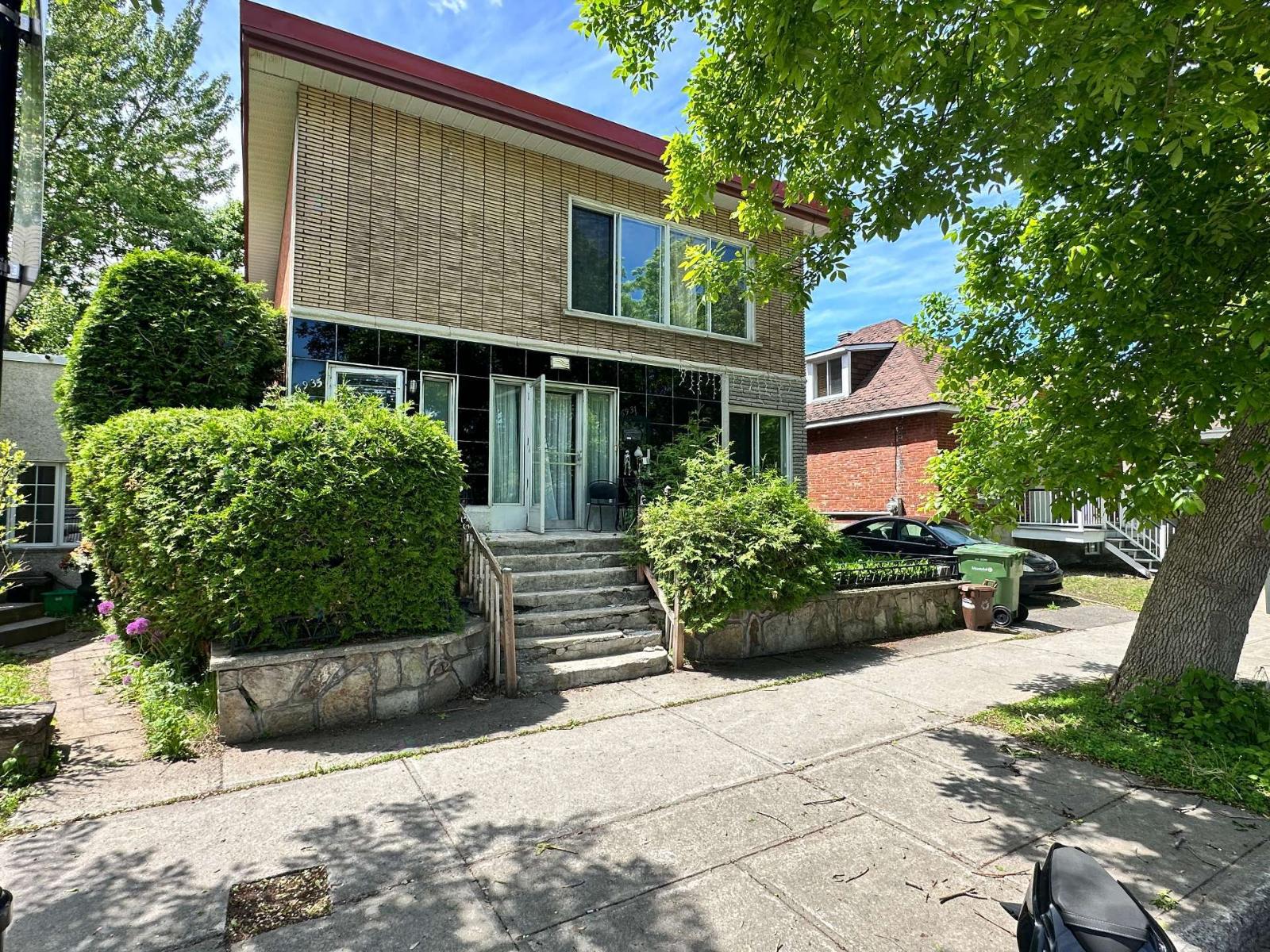 6931 Rue Dumas