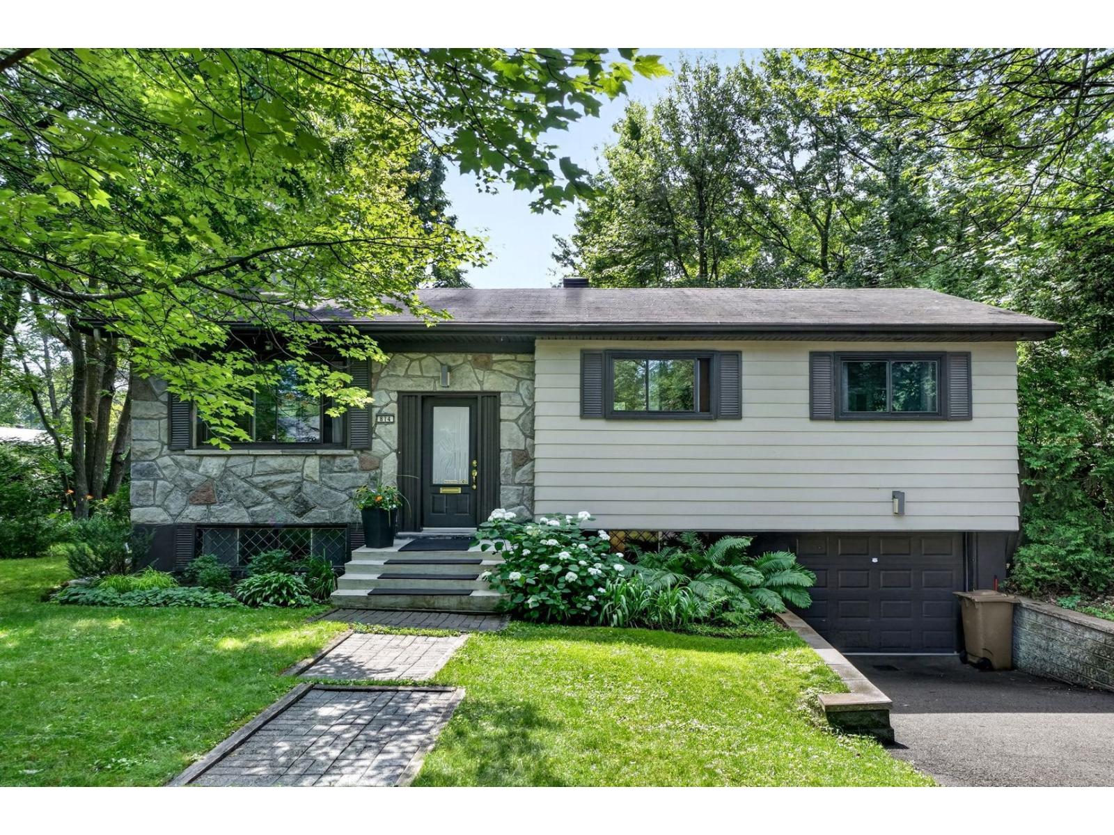 814 Rue Comtois