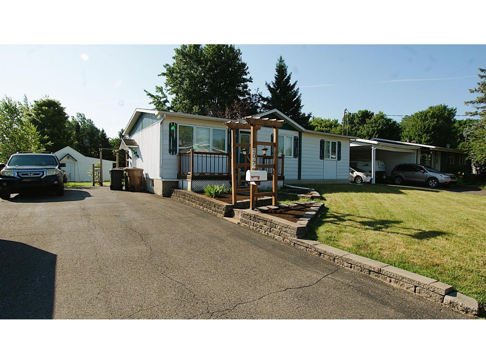 2045 Rue St-Nicolas