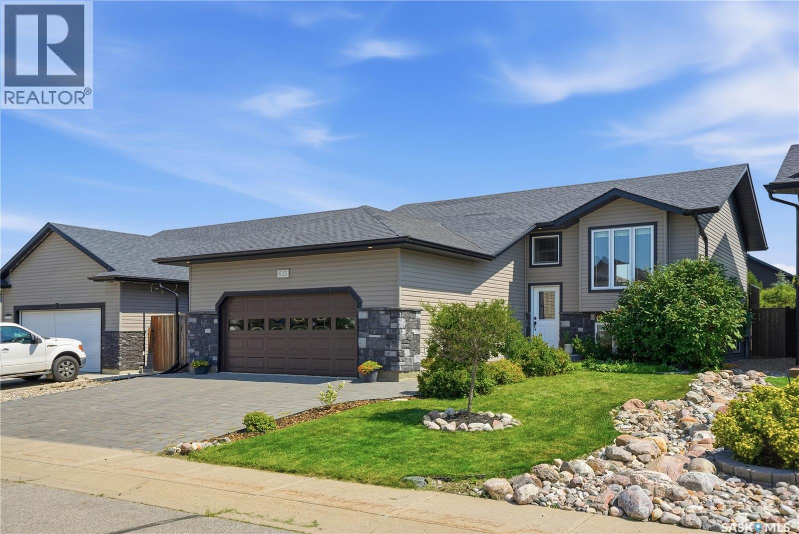 635 Redwood CRESCENT