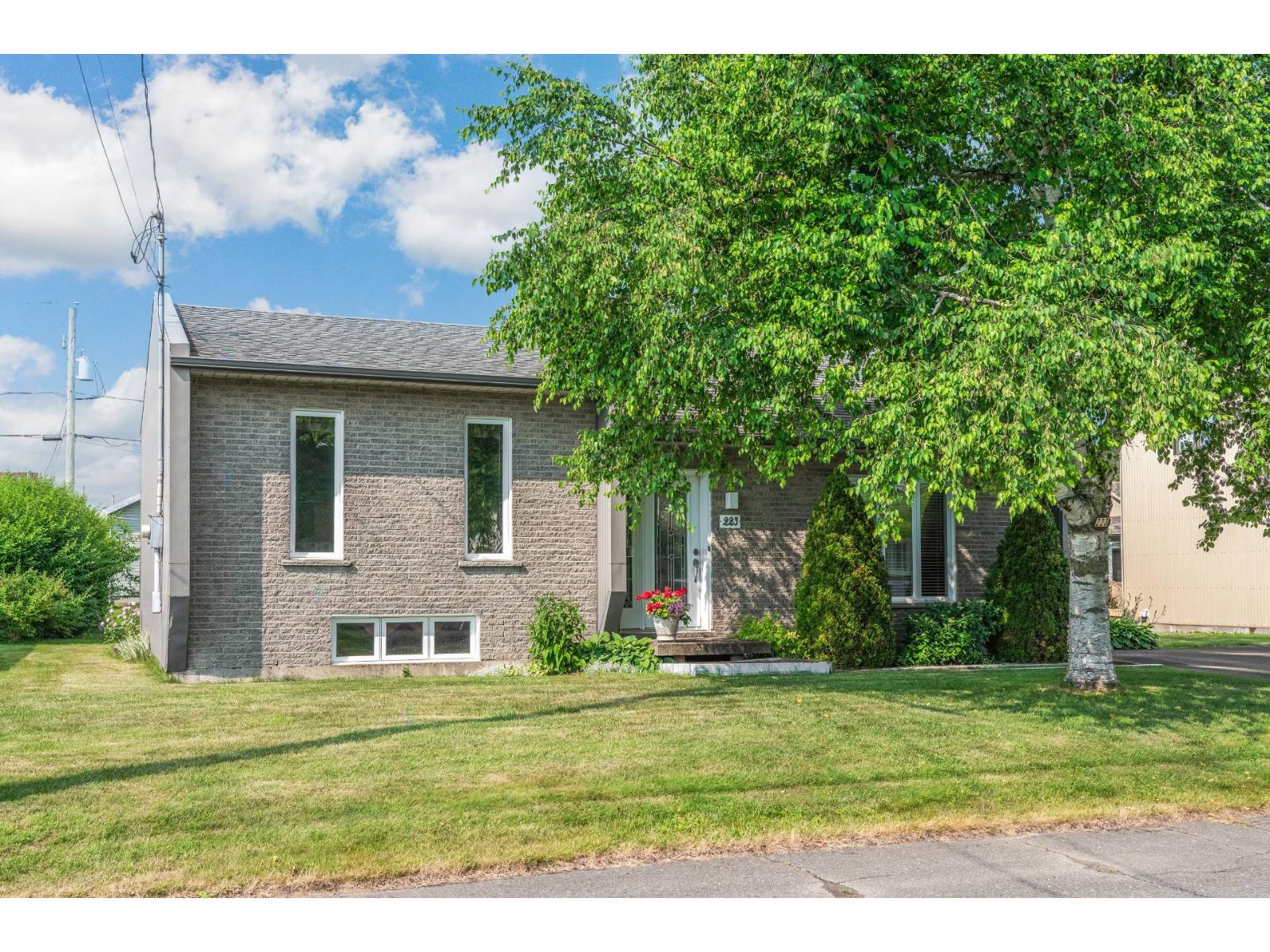 223 Rue Desrochers