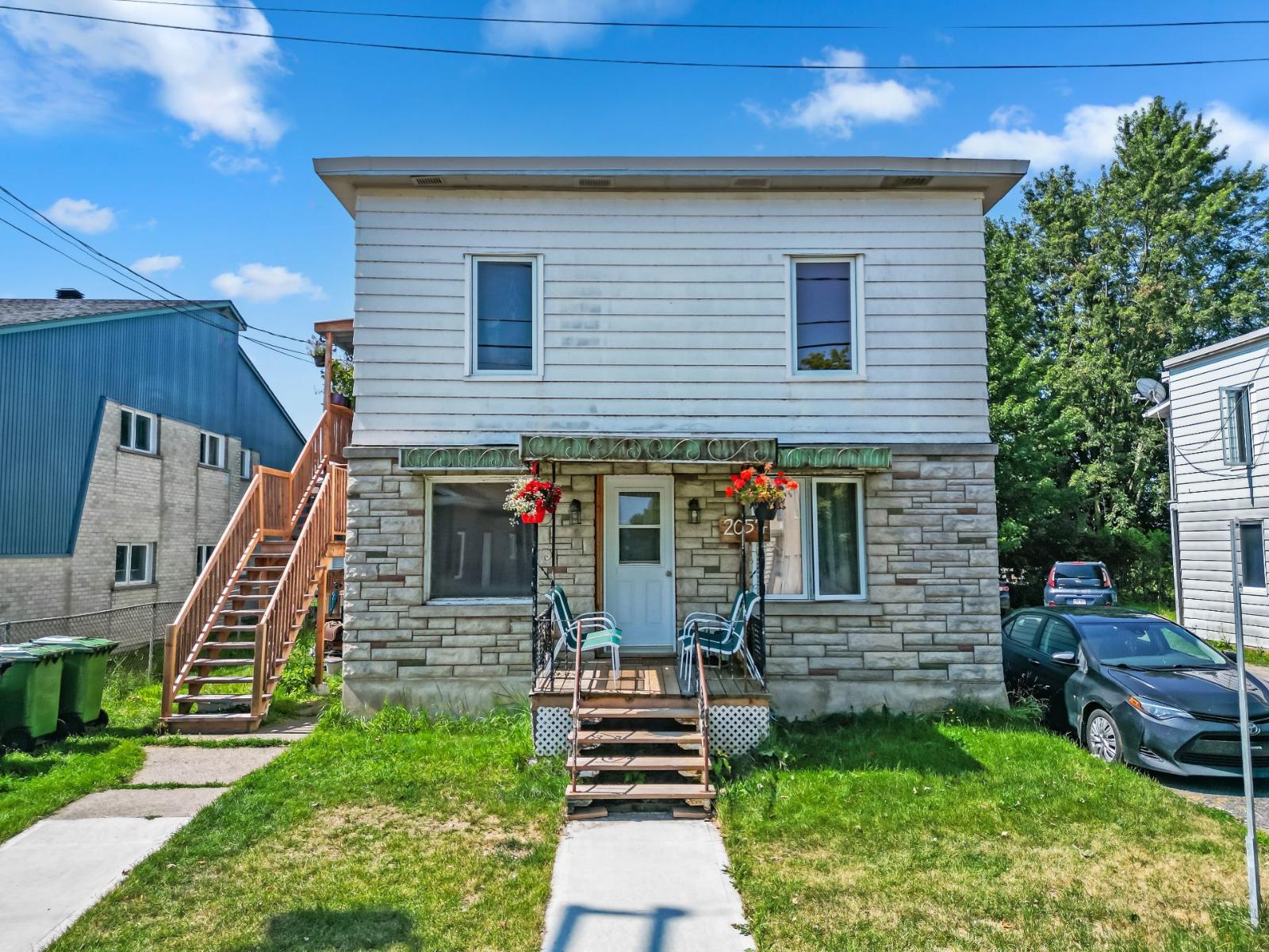 2051-2057 Av. St-Laurent