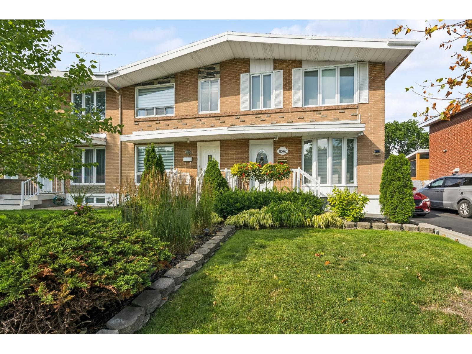 11560 Av. des Violettes