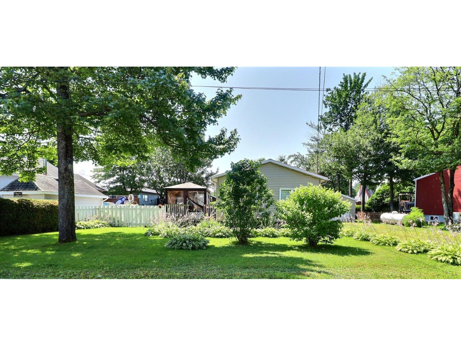 668 Rue Marie-Antoinette