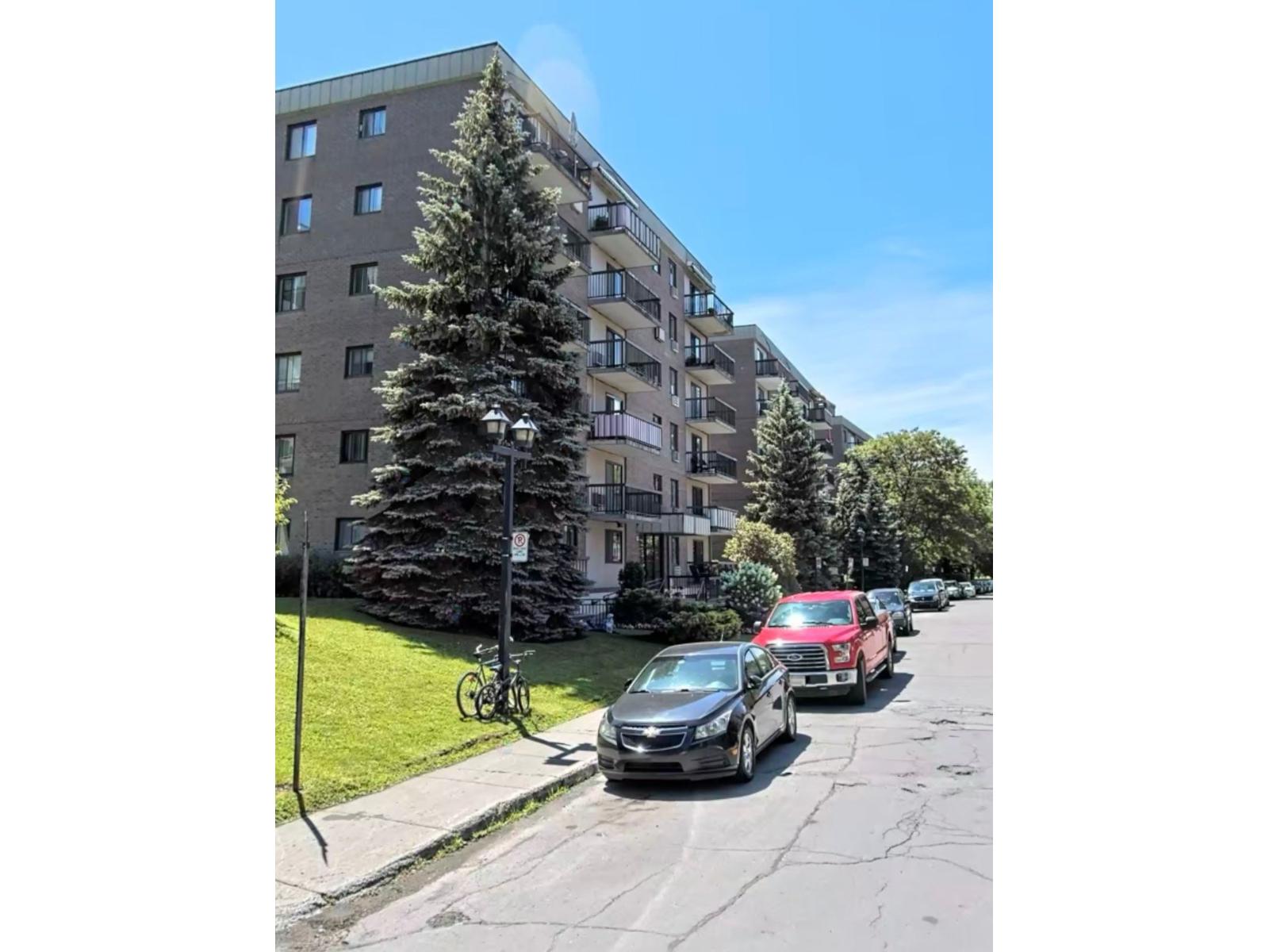 1570 Rue Louis-Carrier