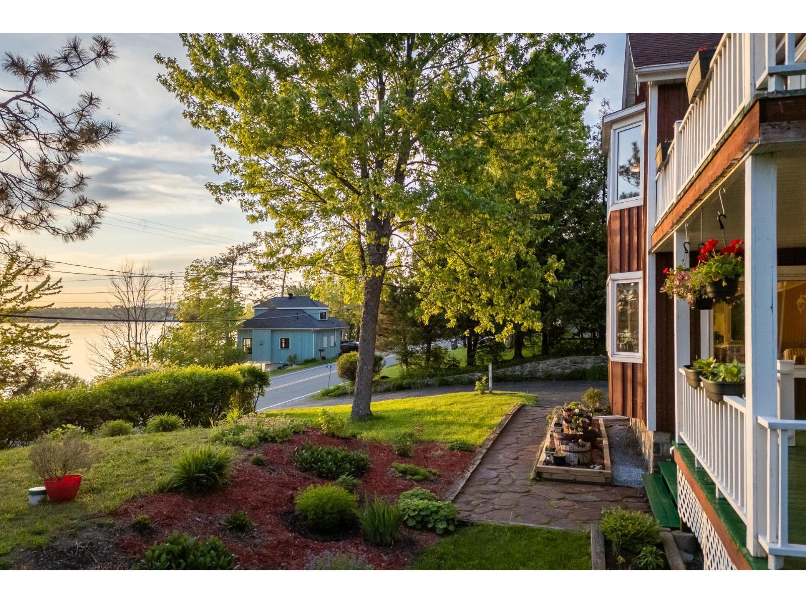 506 Ch. Lakeside