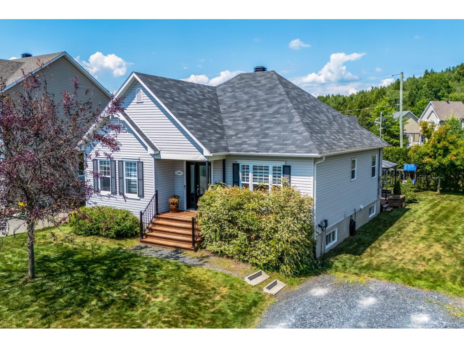1210 Rue Virginie-Laflamme