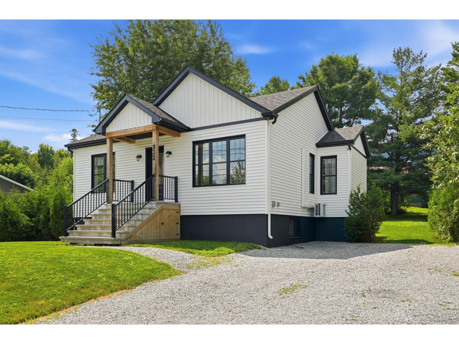 932 Rue Lanoie