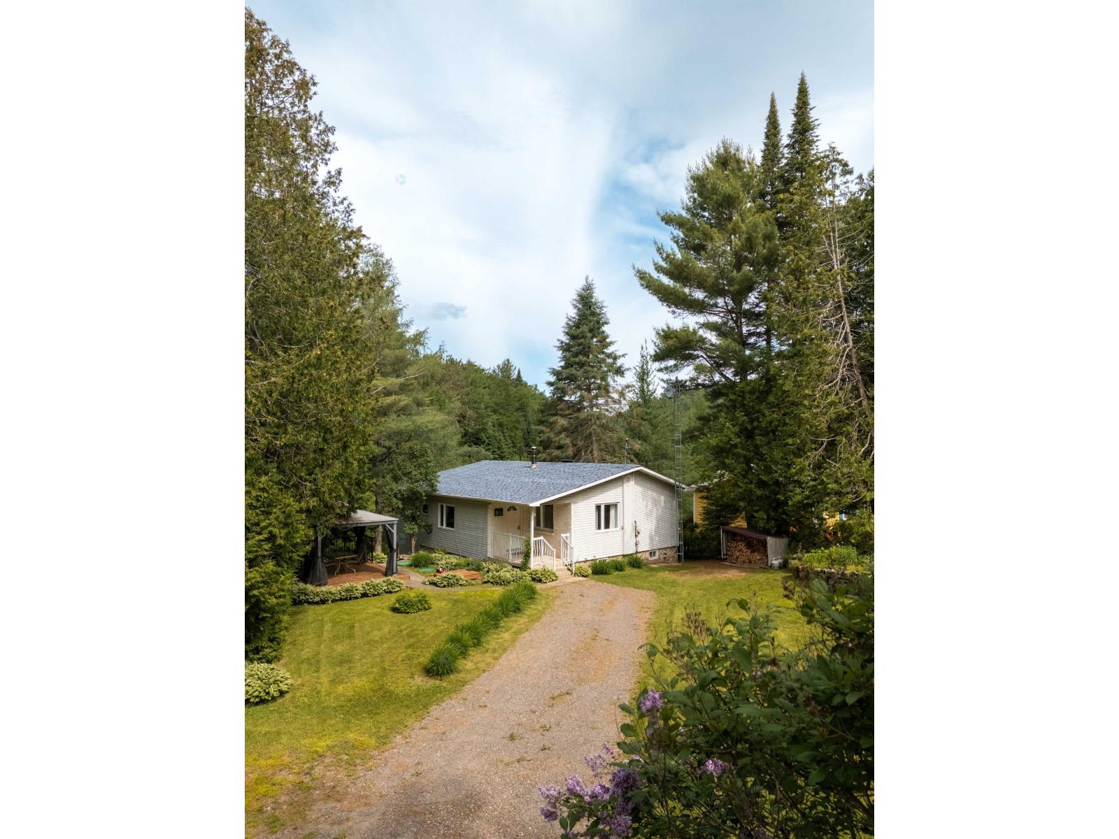 284 2e rue du Lac-Rouge N.