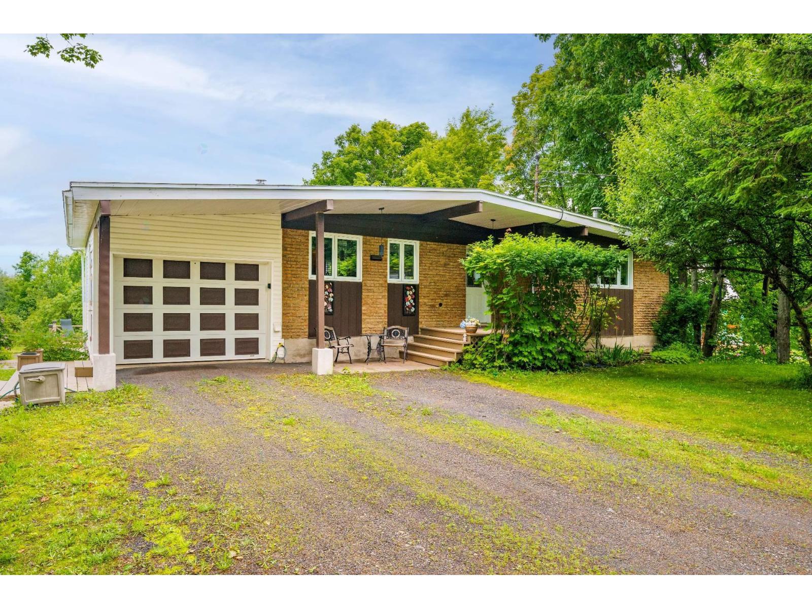 2686 Route Marie-Victorin