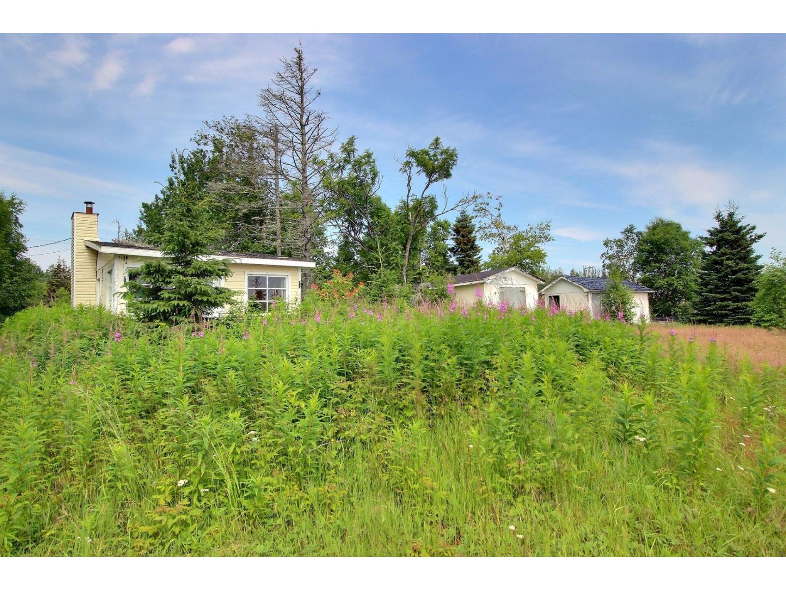 3301 Rue de la Rivière
