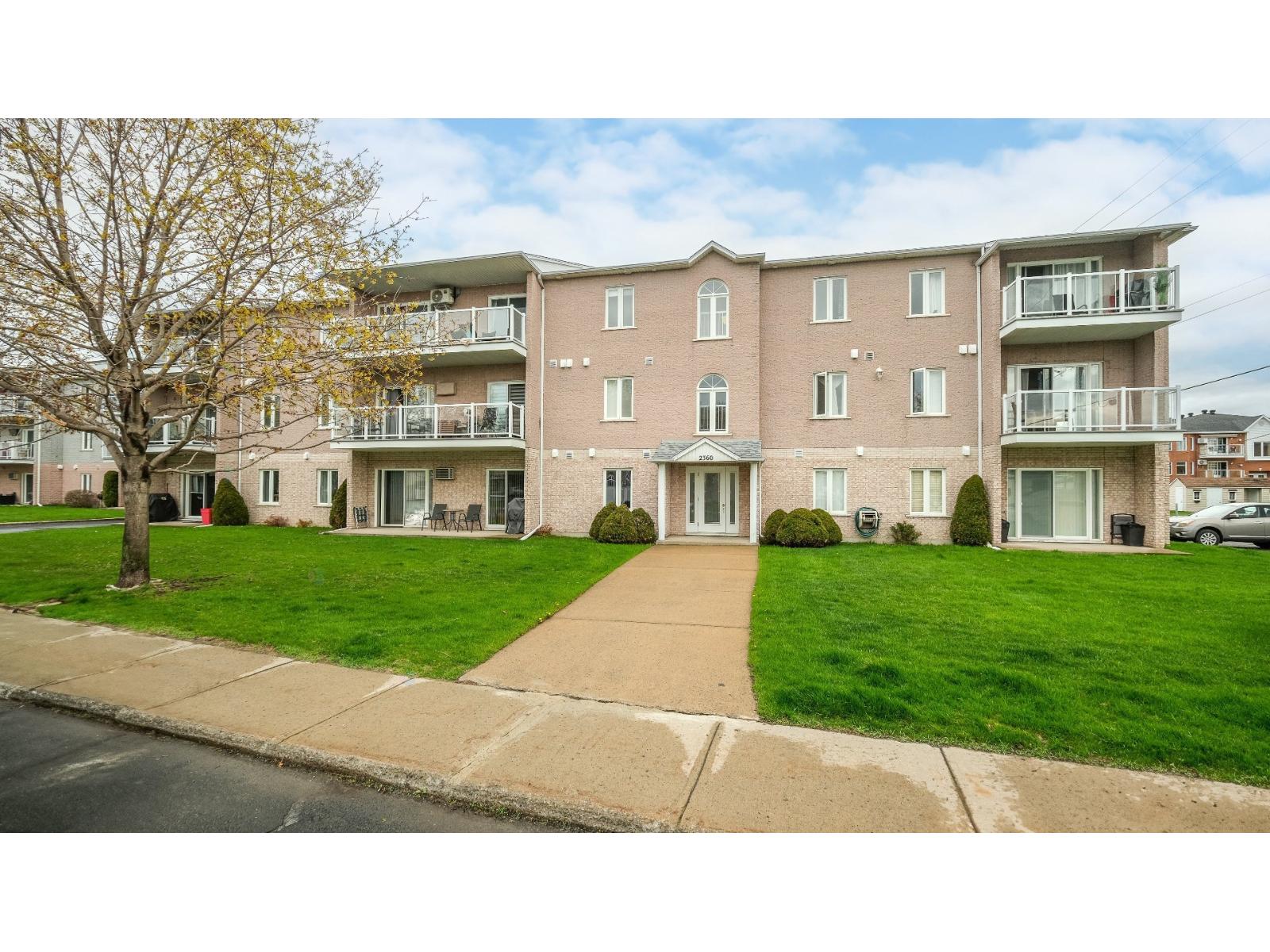 2360 Rue Henriette-Céré