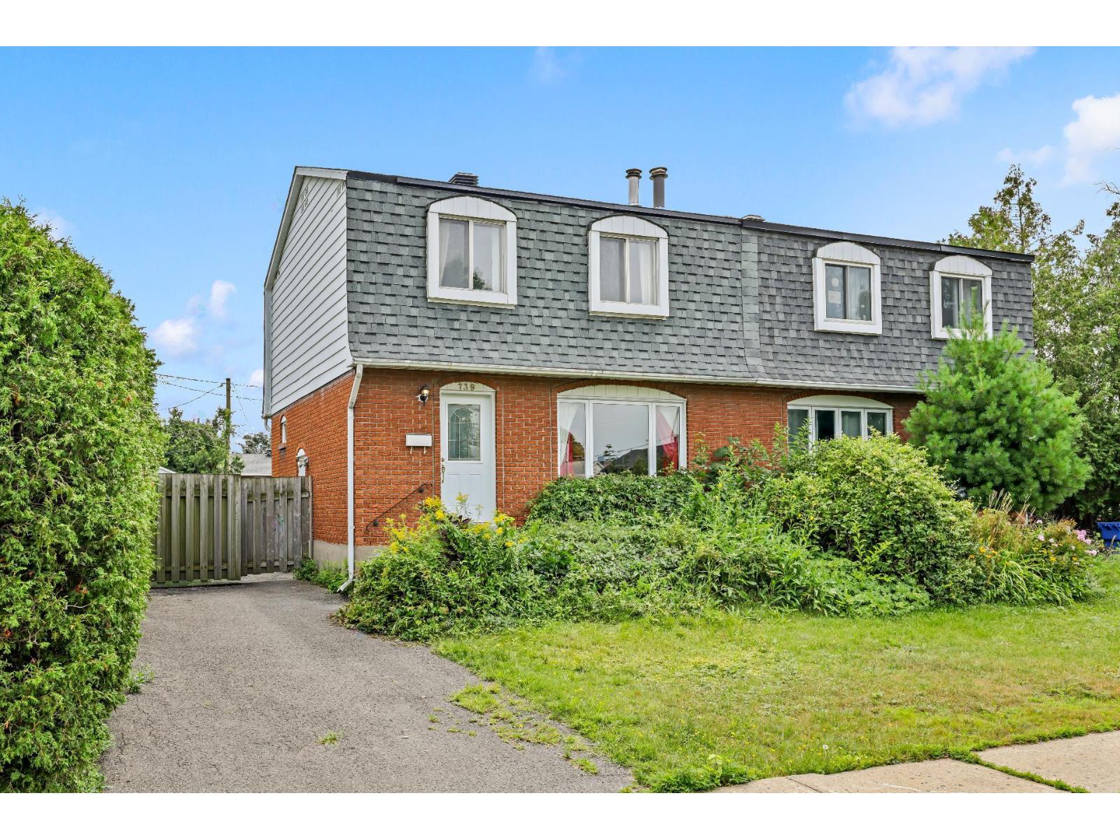 739 Rue Joly