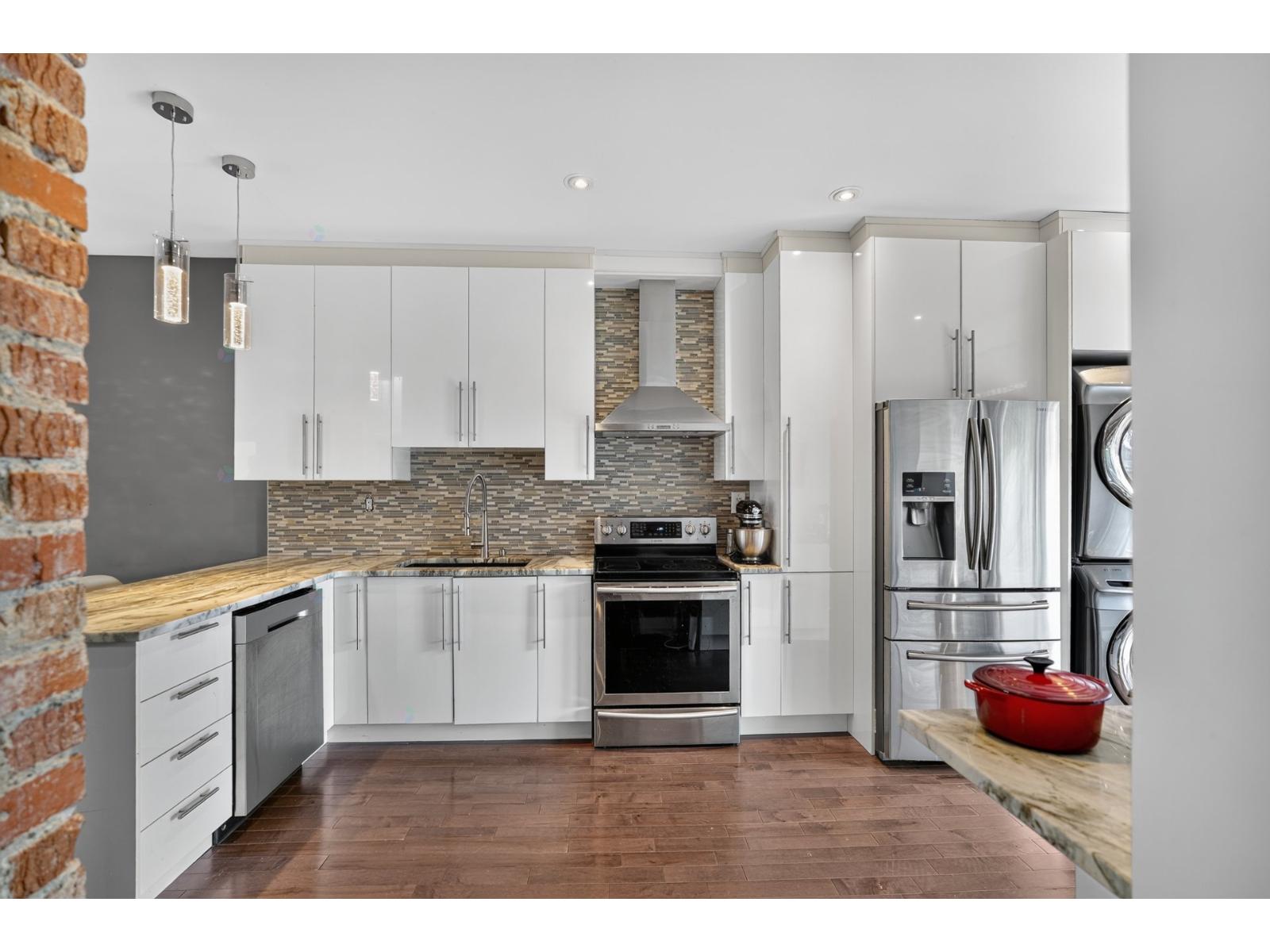 7446-7448 Av. Bloomfield