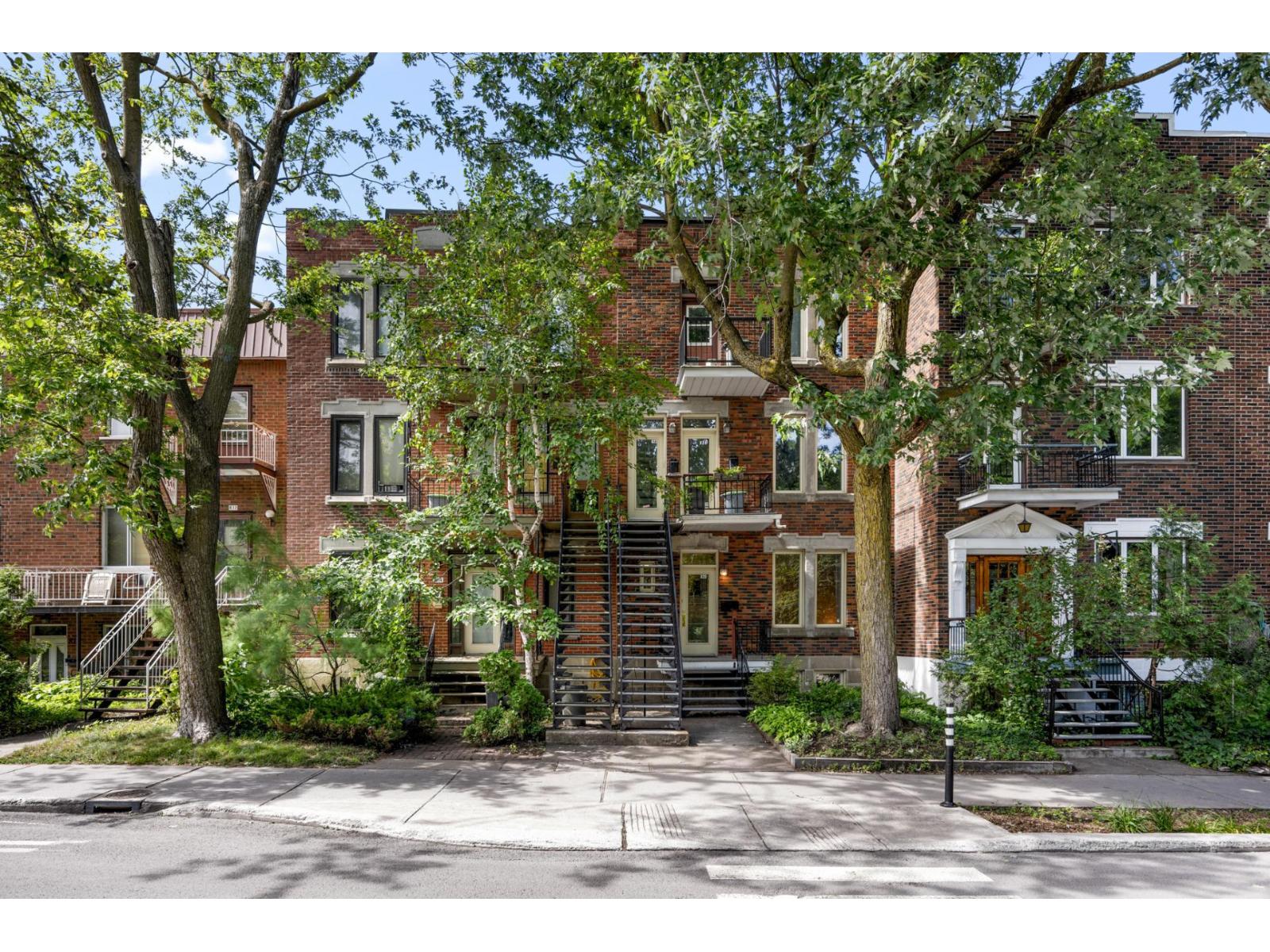 820 Av. Wiseman