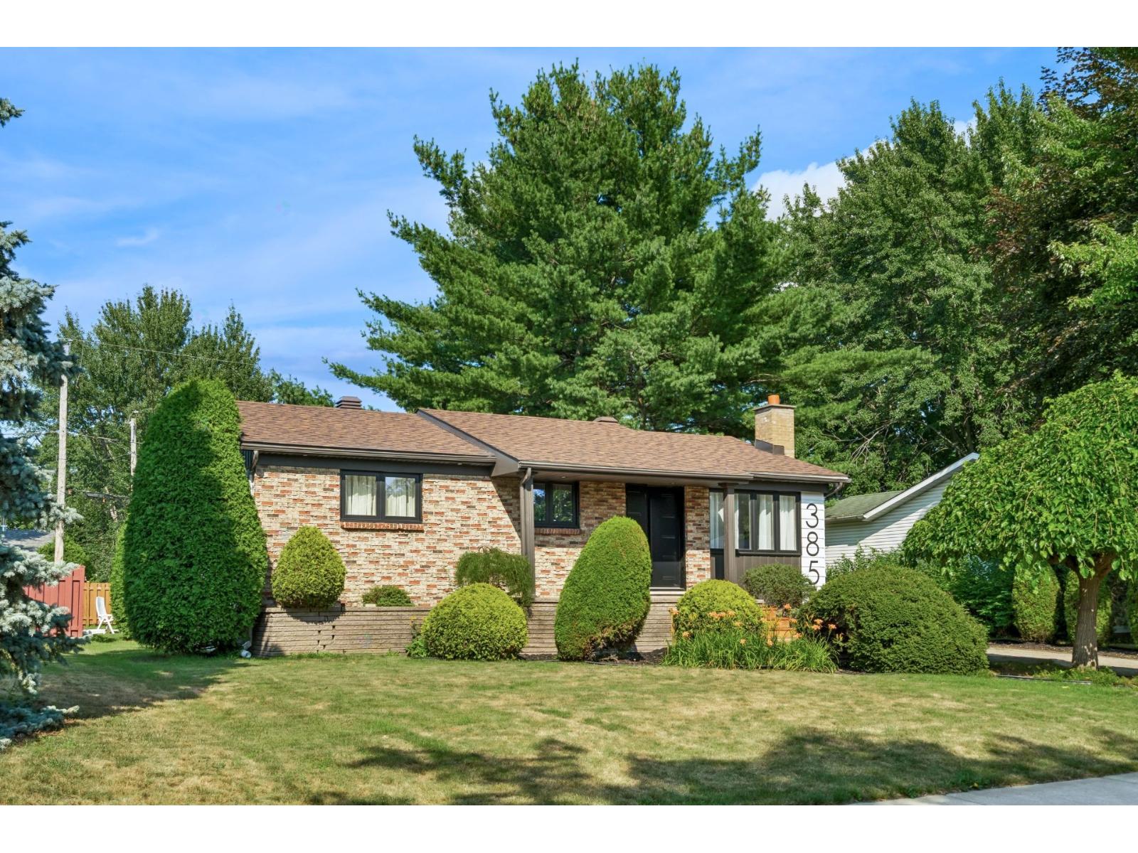 385 Rue Auger