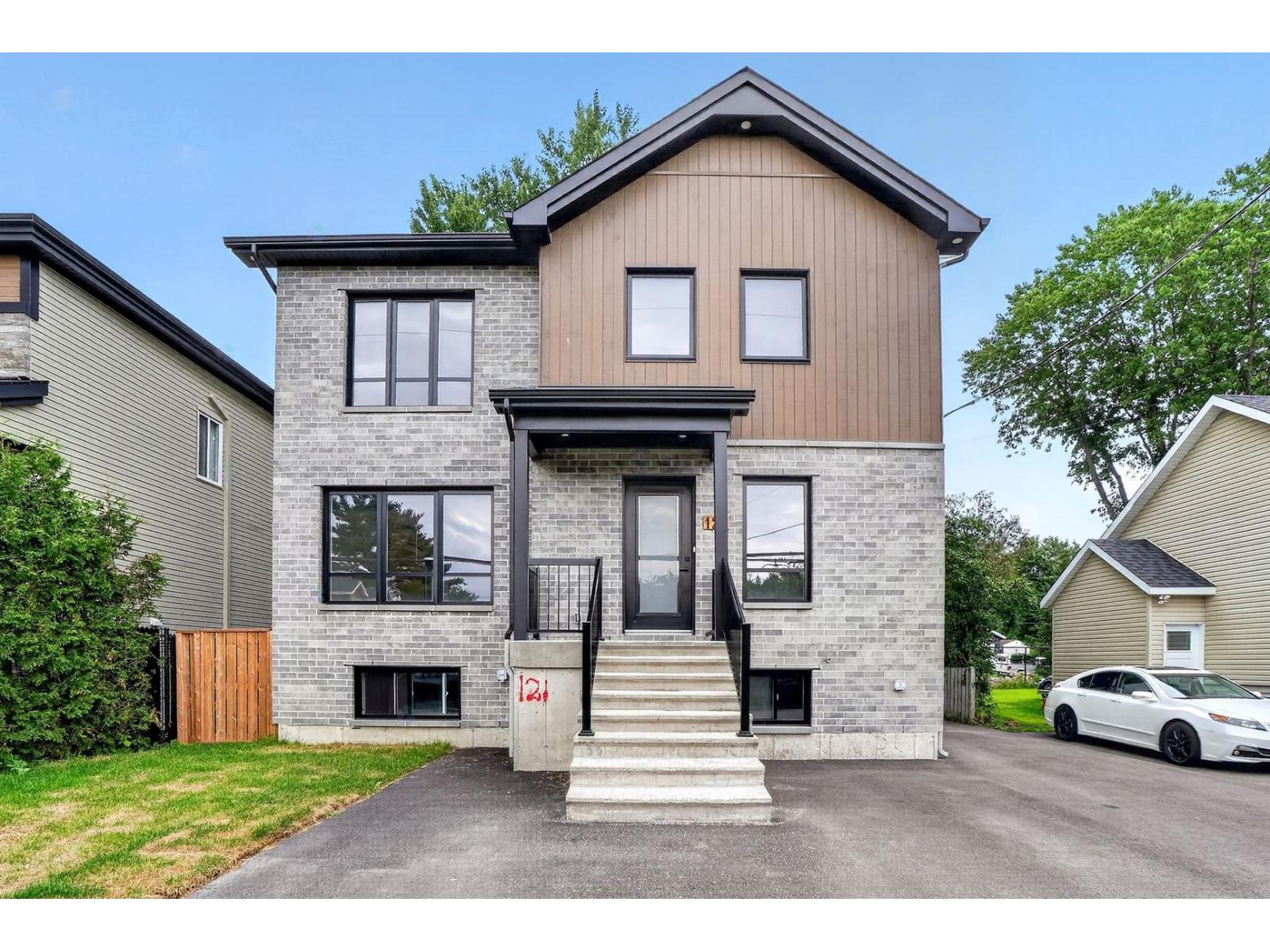 121-121A 37e Avenue