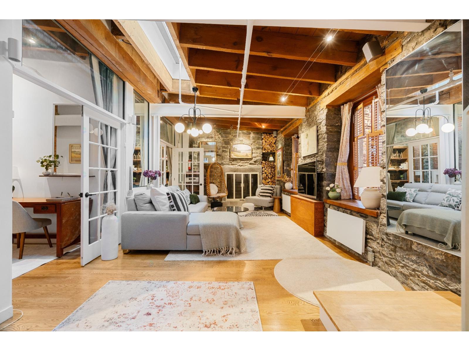 239 Rue du St-Sacrement