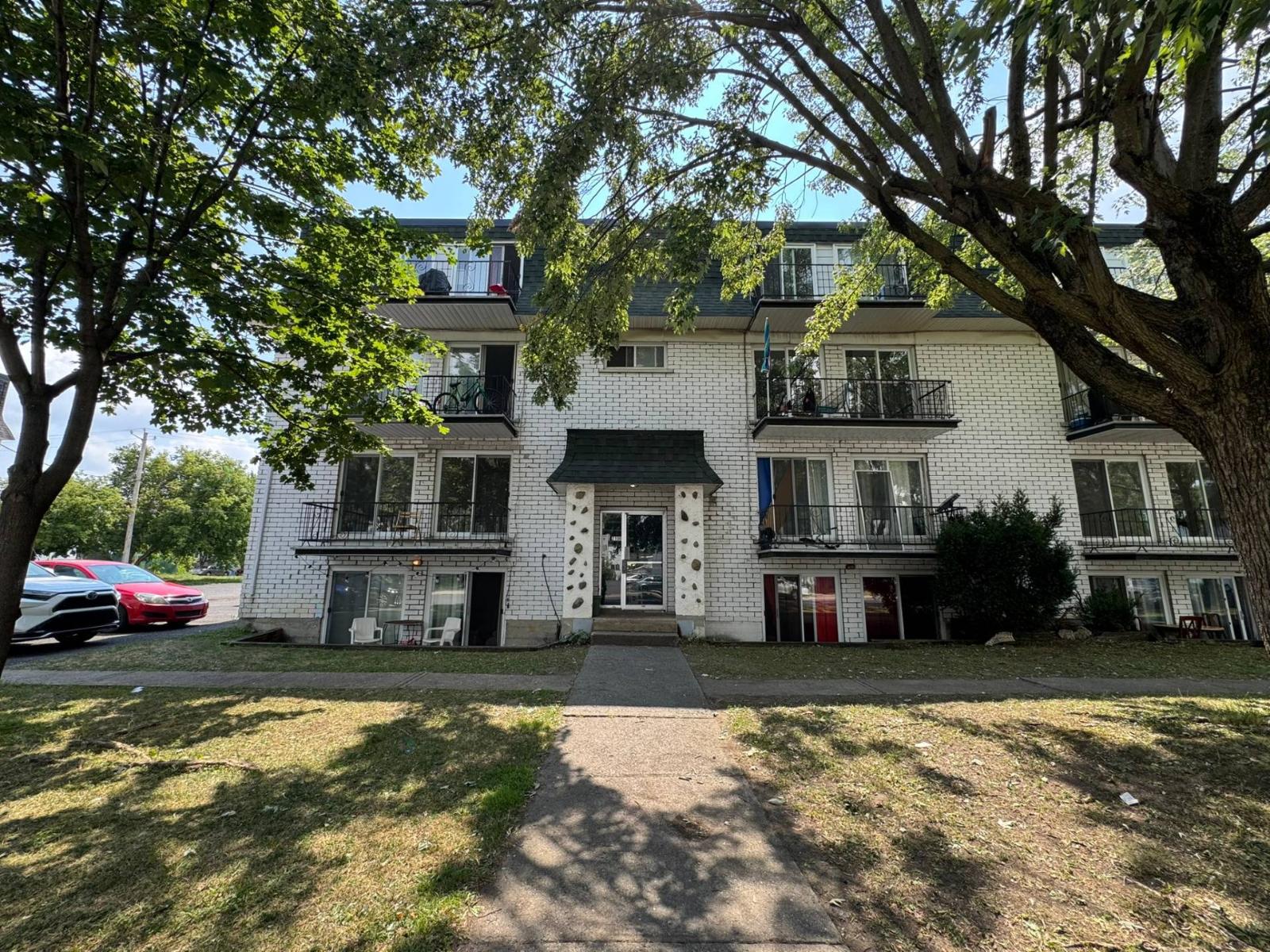 2100 Rue Villeneuve