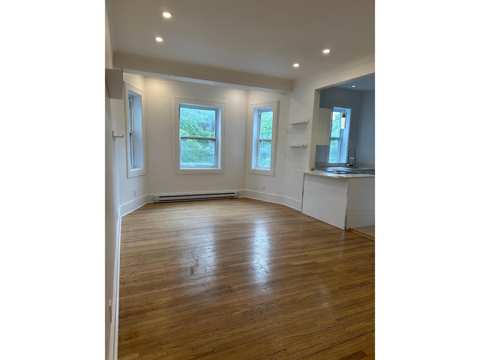 5891 Rue Sherbrooke O.