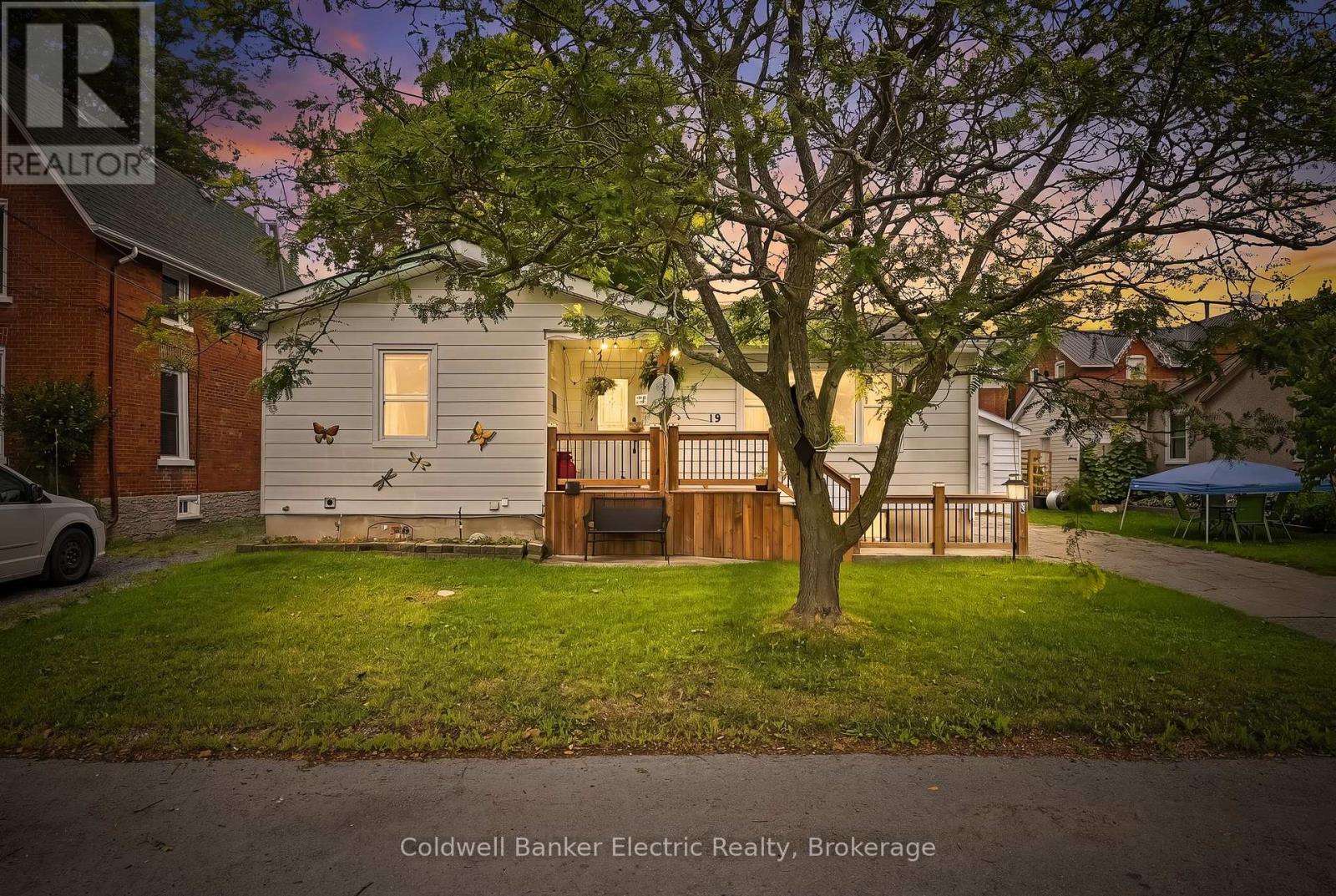 19 GRAHAM STREET E