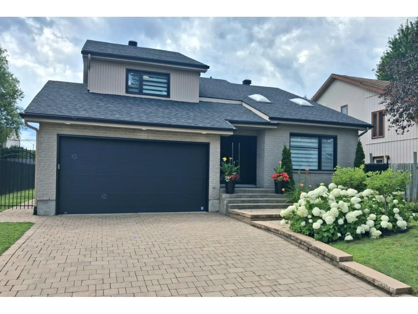 834 Rue Mousseau