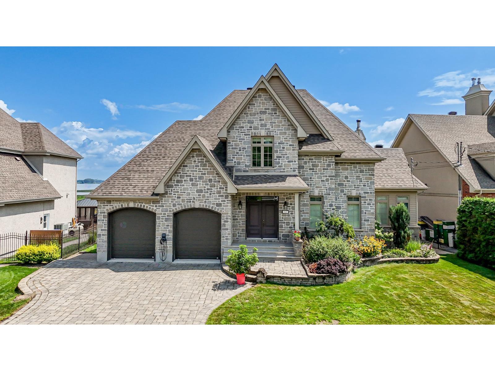 521 Rue des Riverains