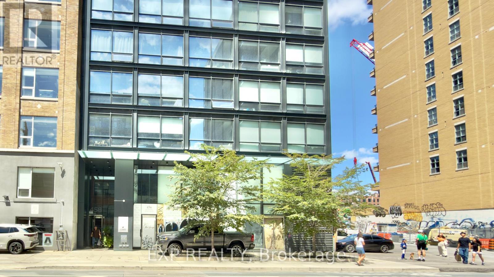 401 - 458 RICHMOND STREET W