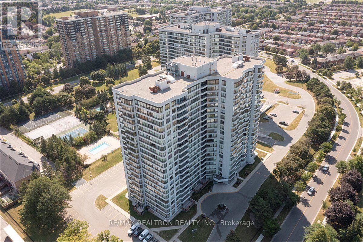 711 - 300 ALTON TOWERS CIRCLE
