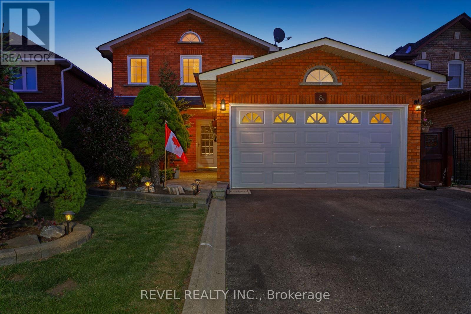 8 COCHRANE AVENUE