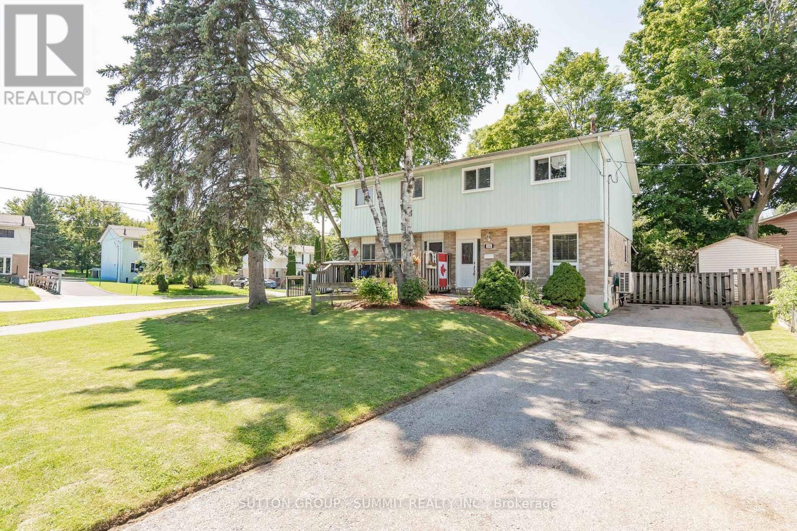 306 OAKWOOD COURT