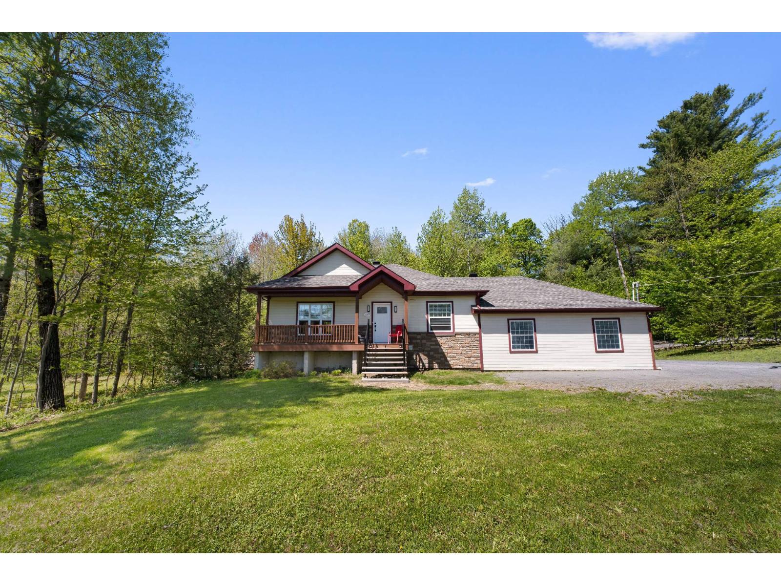 For sale: 145Z-145AZ Rue Kim, Sainte-Sophie, Quebec J5J0C6