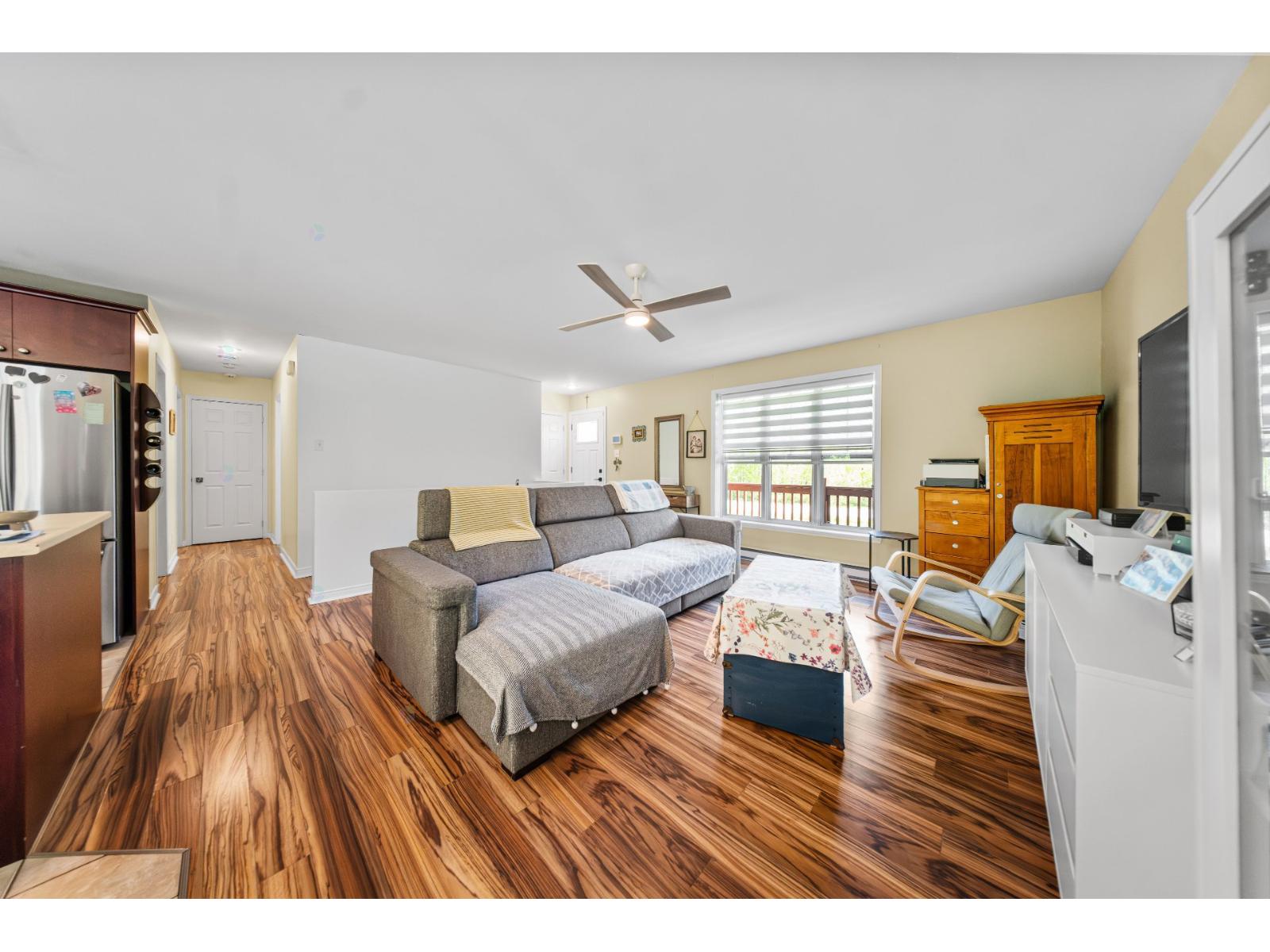 For sale: 145Z-145AZ Rue Kim, Sainte-Sophie, Quebec J5J0C6